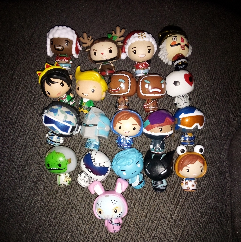 Lot of 20 Funko Pint Size Heroes Part of Christmas set